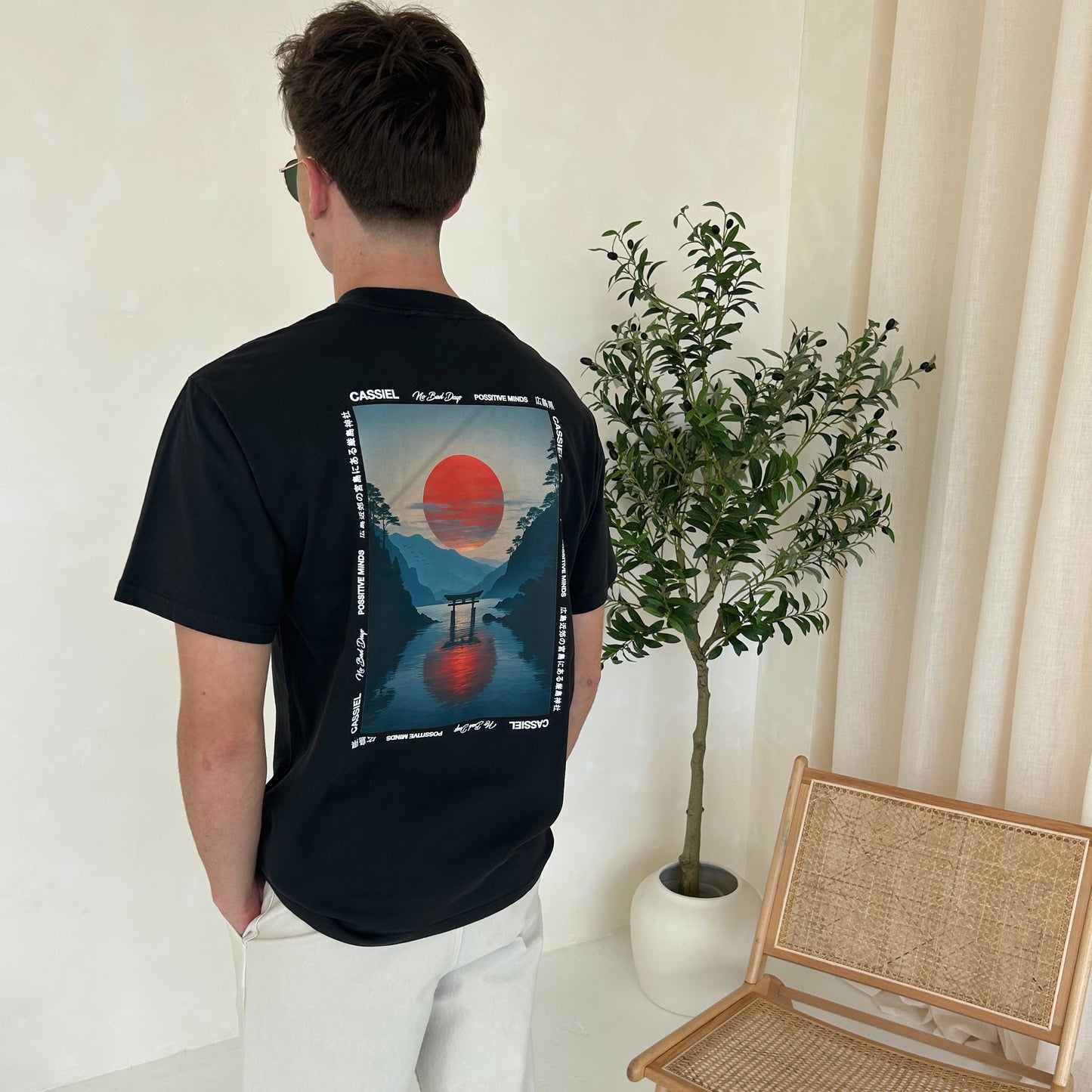 Cassiel Clo Sunset Faded Black Tee