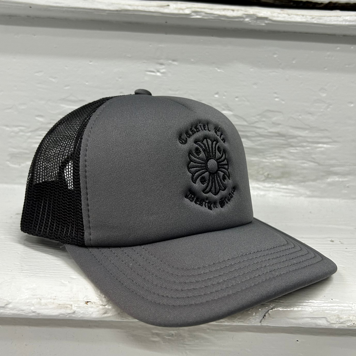 Cassiel Clo Cross Logo Grey Foam Trucker Cap
