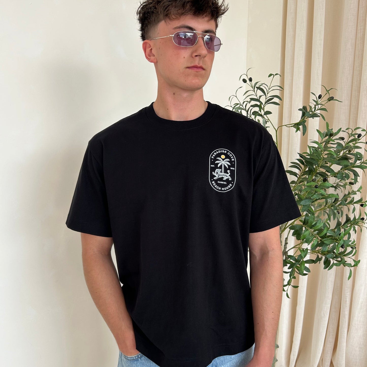 Cassiel Clo Paradise Cove Box Black Tee
