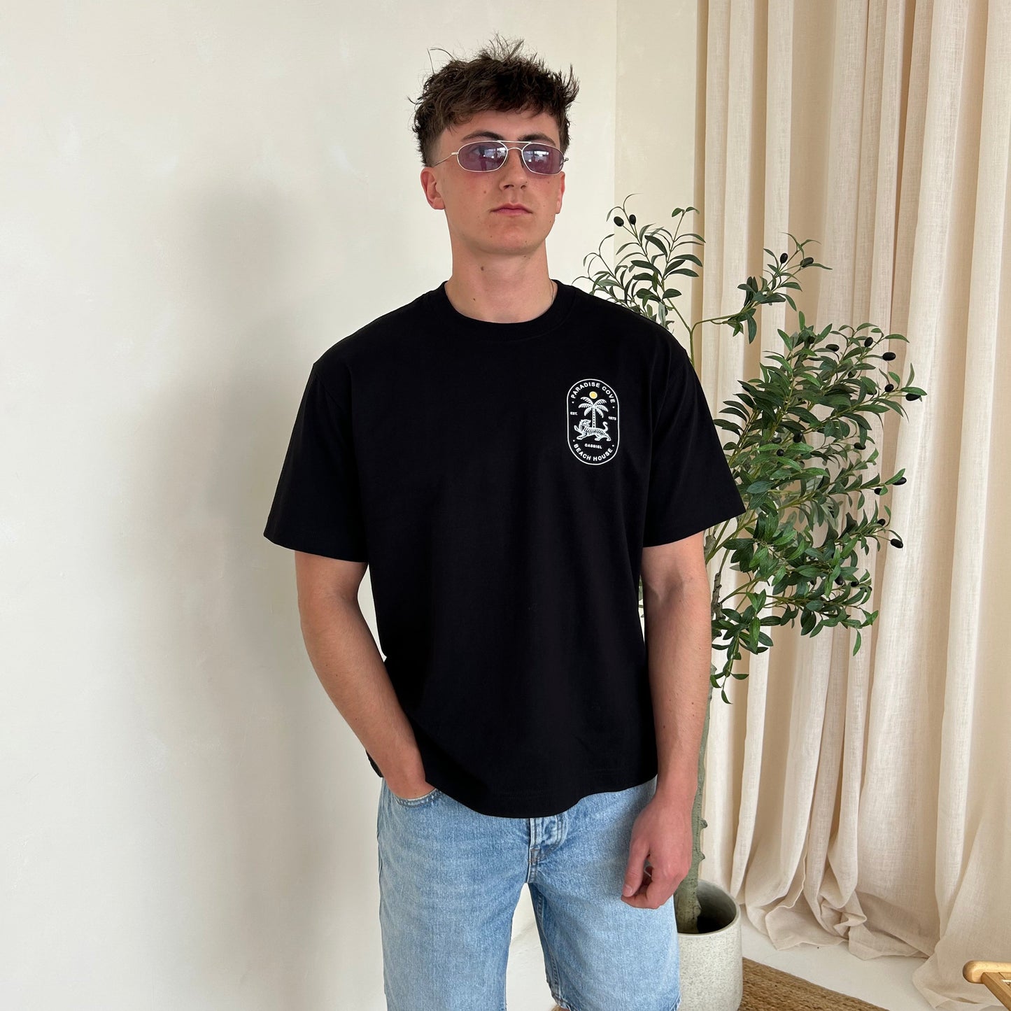 Cassiel Clo Paradise Cove Box Black Tee