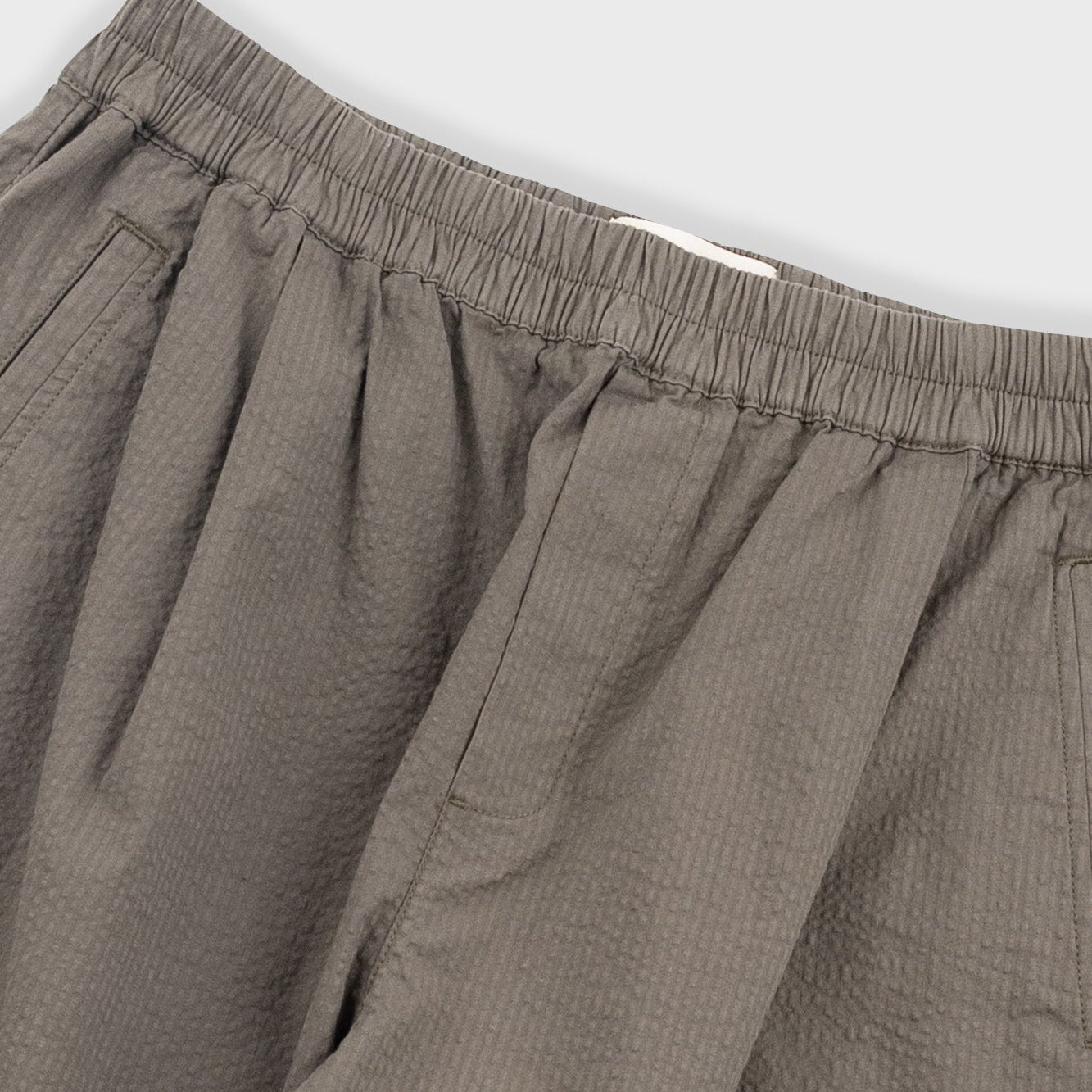 Folk Relaxed Assembly Seersucker Olive Short